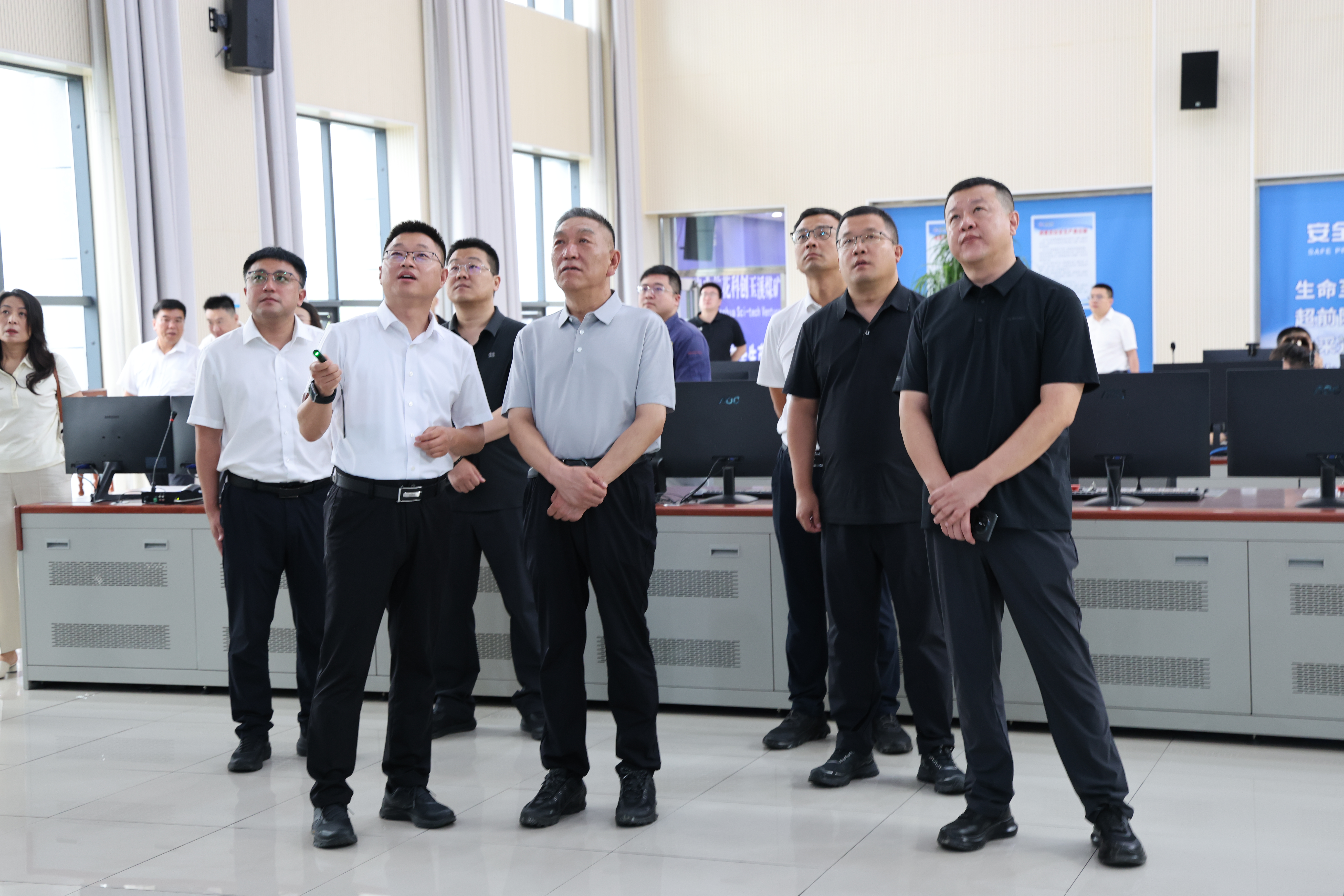 20260811聂永平带队赴兰花集团开展调研.jpg